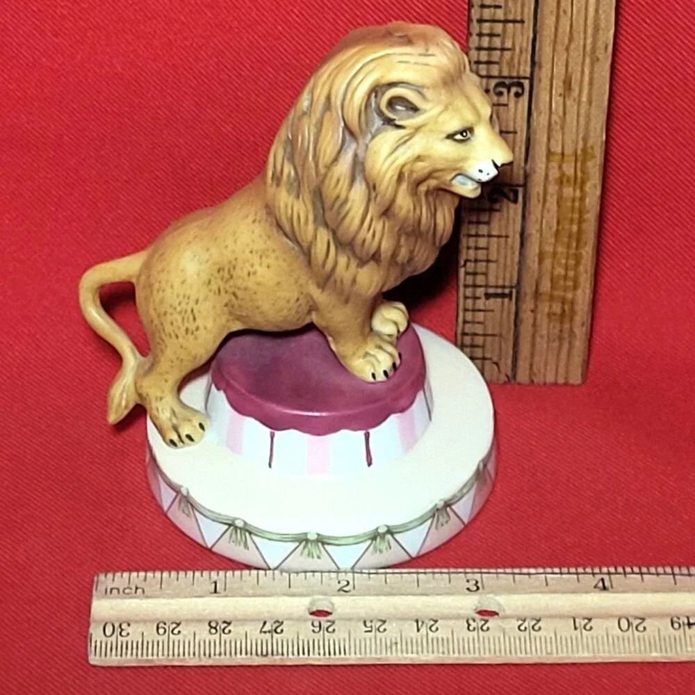 Circus Royale Ceramic Lion Figurine 1983